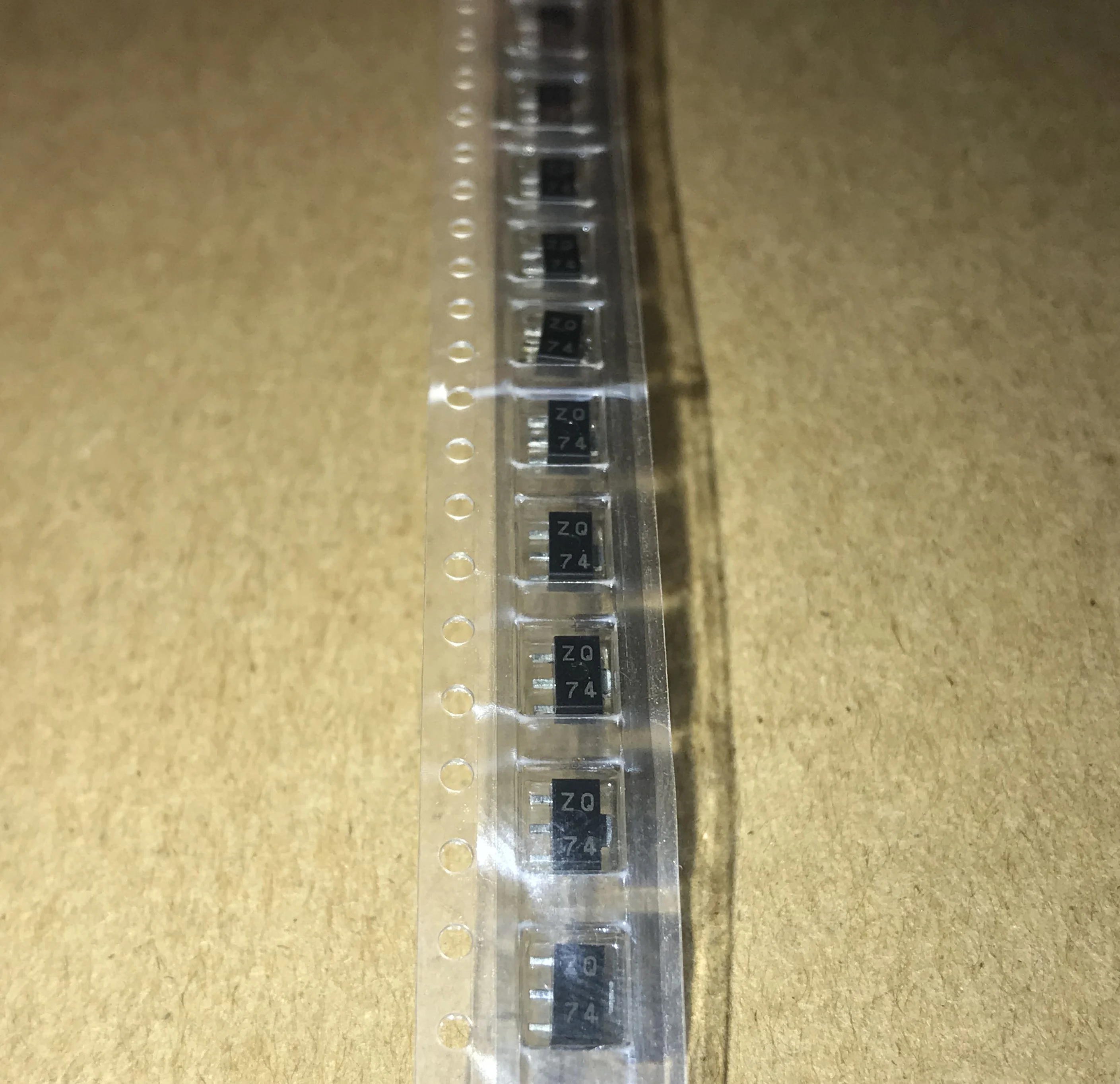 

2SB1301-T1 2SB1301 новые импортные оригинальные