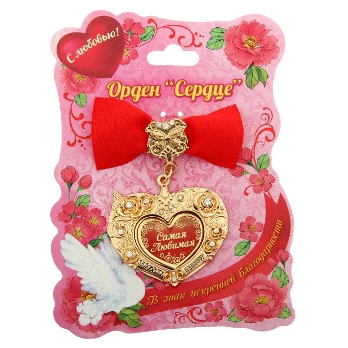 Забавные сувениры. Значок с подвеской в виде сердца и эмблема. Брошь бантом.