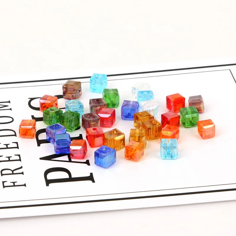 Бусины стеклянные квадратные разноцветные 4 мм для рукоделия аксессуаров одежды
