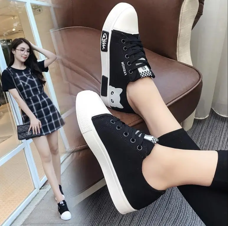 Женская парусиновая обувь на плоской подошве с героями мультфильмов Новинка 2018