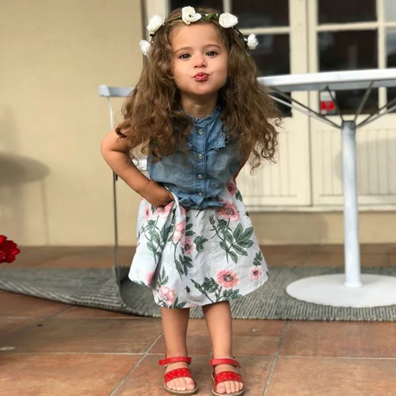 Летнее платье для девочек осенняя одежда маленьких джинсовое без рукавов с