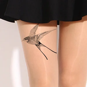 Тонкие шелковые чулки с принтом Ласточка