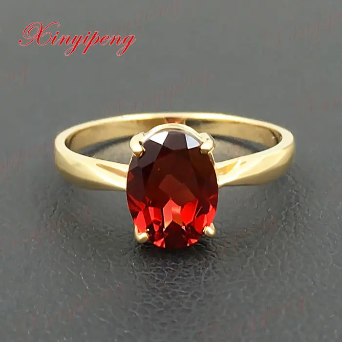 Желтое золото 18 карат с искусственными элементами женское ювелирное изделие