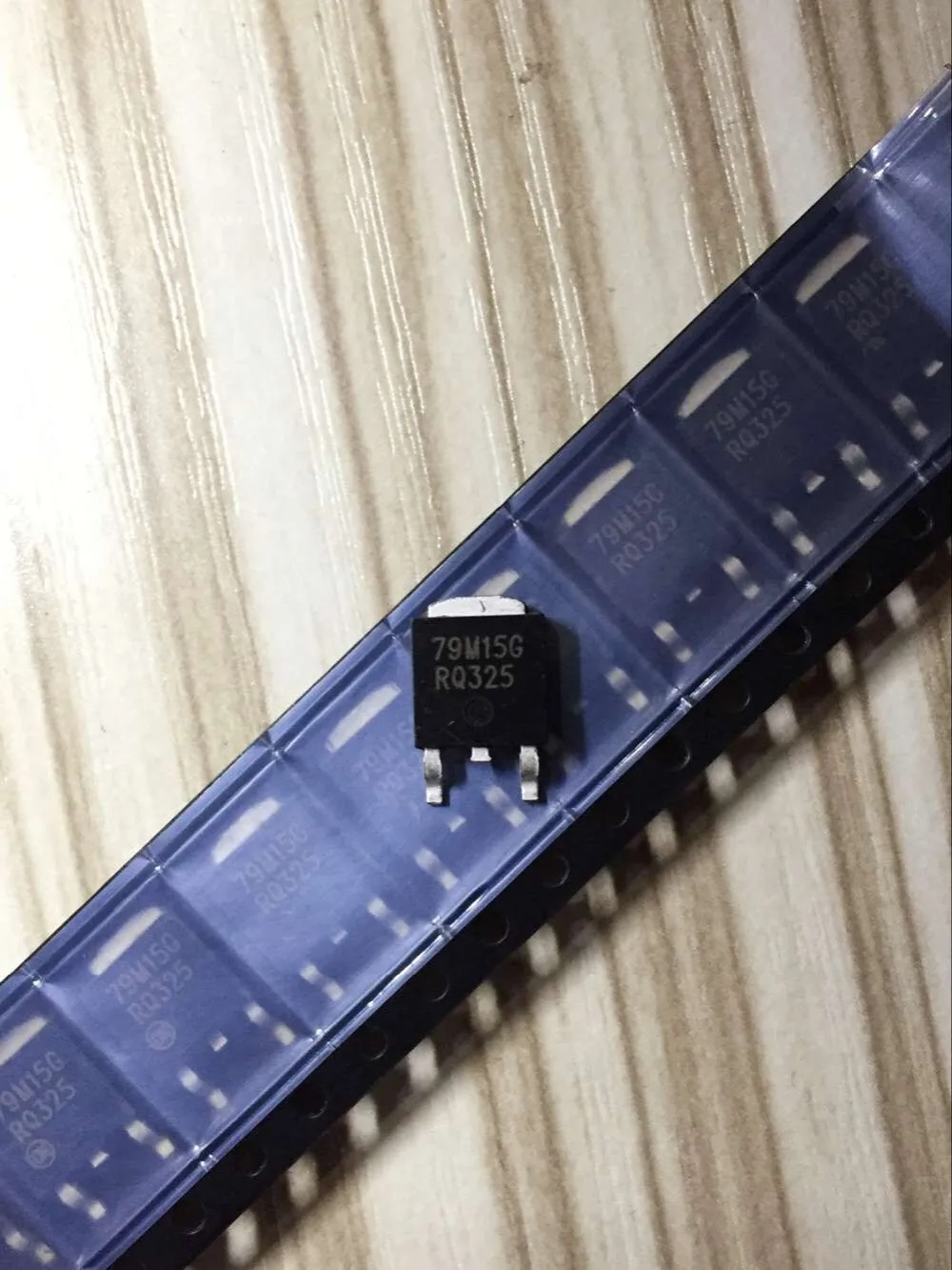

Модуль MC79M15BDTRKG MC79M15BDTR 9M15BG TO-252 оригинальный и новый Бесплатная доставка