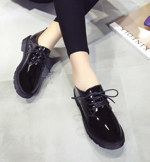 Женские туфли оксфорды из лакированной кожи без застежки на плоской платформе