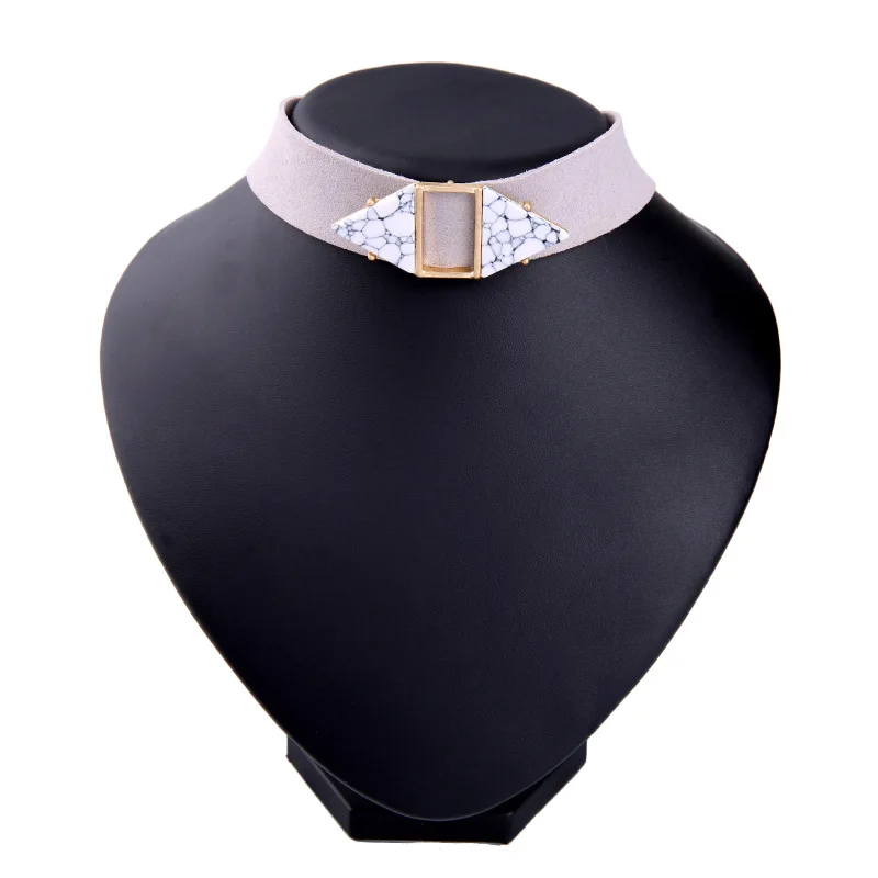 Треугольное Мраморное колье из синтетического камня серое кожаное широкое Колье