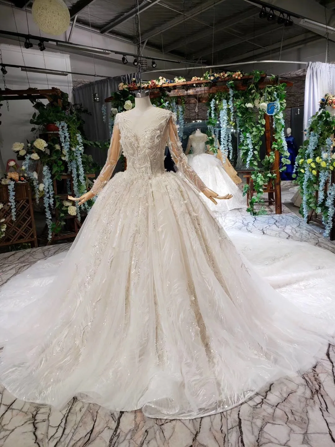 Aolanes Bridal Luxury Shine Glitters Ball Gown Wedding Dress Sexy Crytals Beads Ruffle Skirt Fashion Women Bridal Wedding Dress