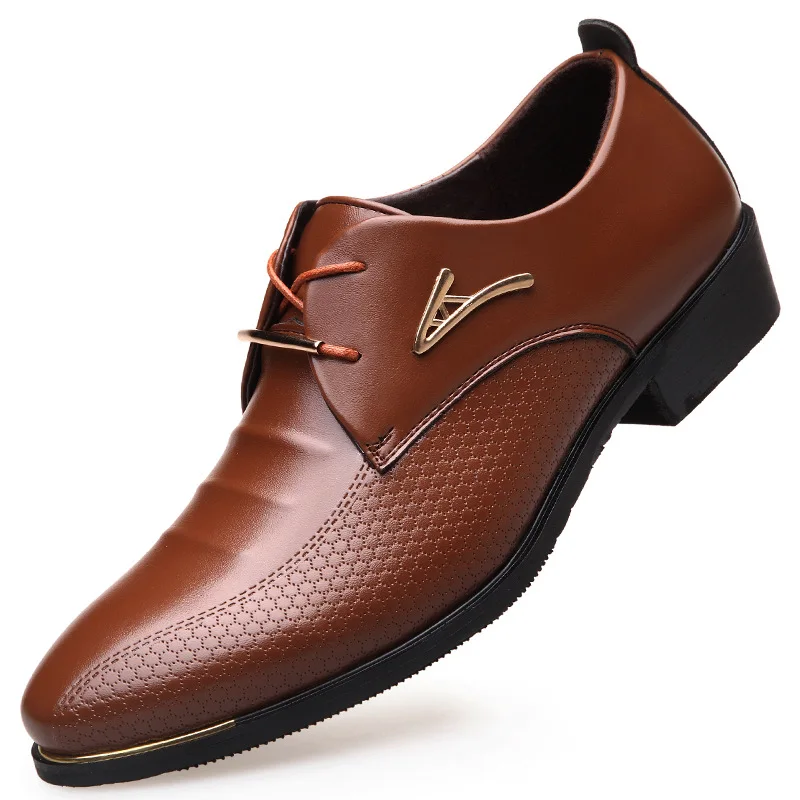 Brown REETENE/Лидер продаж; Мужские модельные туфли; мягкие классические модные деловые туфли-оксфорды с острым носком для мужчин; лоферы; новые мужские кожаные туфли - Цвет: Brown