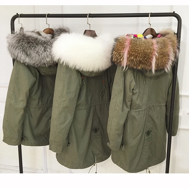 Женская куртка с мехом енота толстая теплая парка цвета хаки подкладкой из