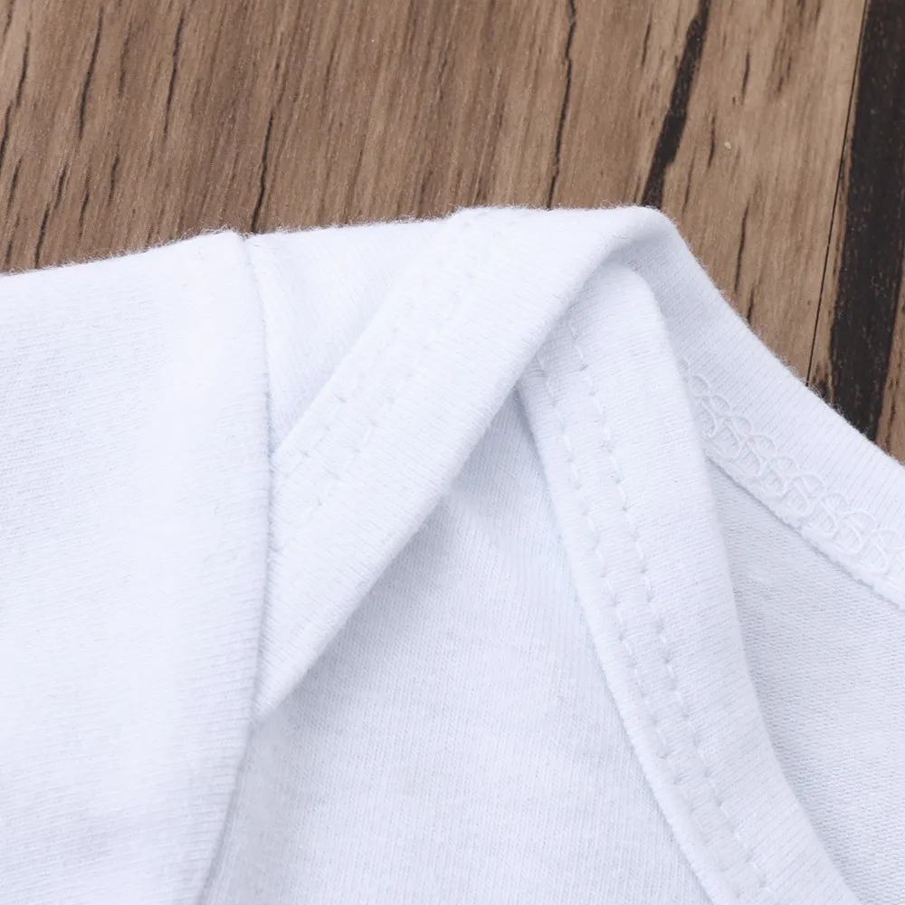 Летняя одежда для новорожденных Одежда маленьких мальчиков и девочек с надписью