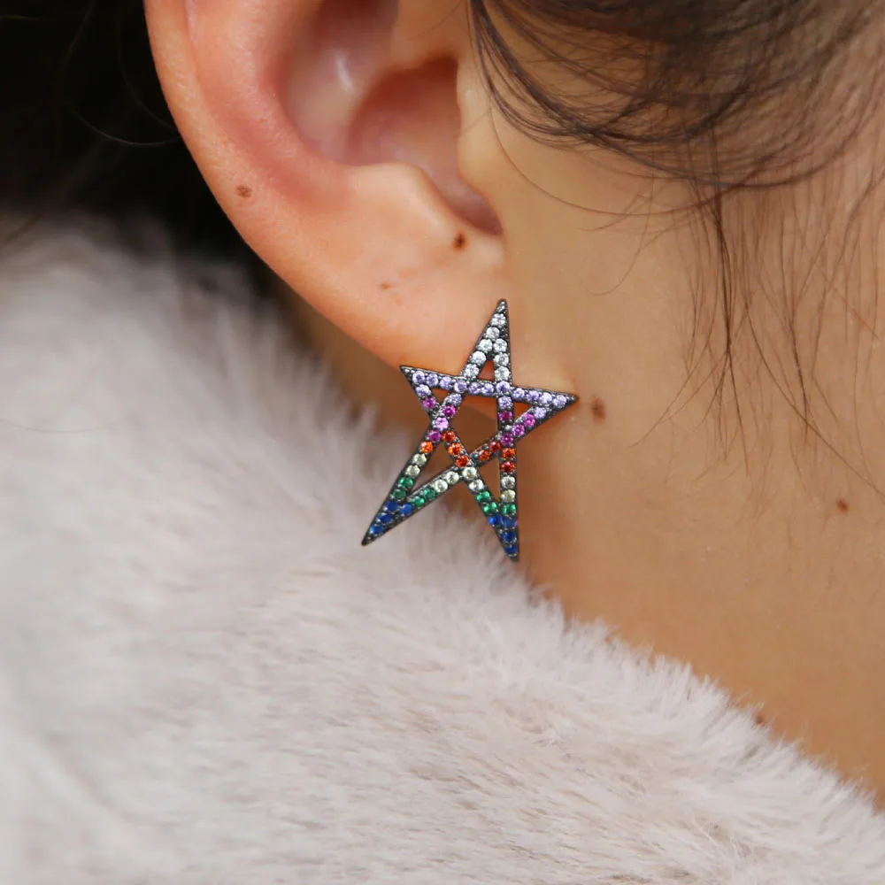 Серьги-гвоздики в форме большой звезды украшенные разноцветными Фианитами