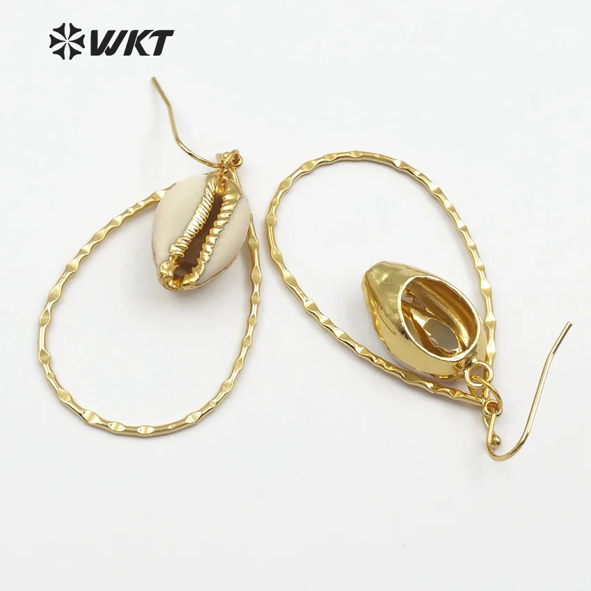 WT-E446 Big Water Drop Shape Metal Hoop With Tiny Gold Trim Cowrie Earring Wild Coast Sea Shell Jewelry For Women Dangle | Украшения и