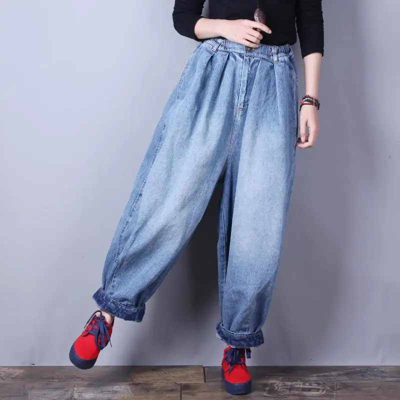 Женские длинные джинсы с карманами свободные синие брюки из денима поясом на