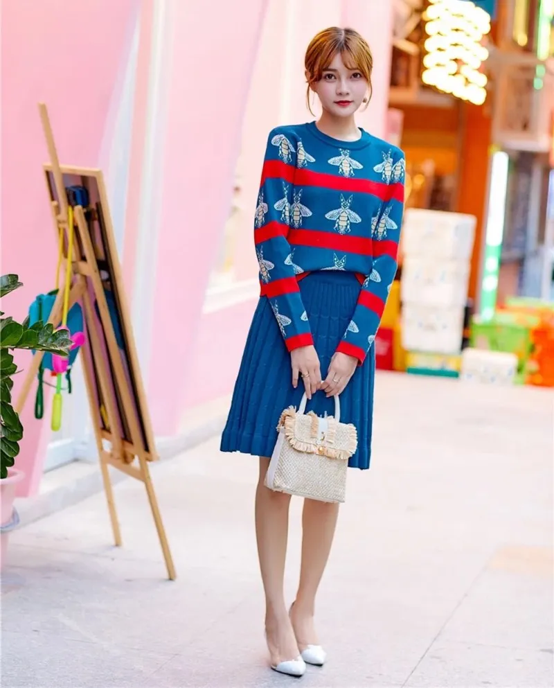 

Fashion Bees Embroidery Striped Colored Women Sweater-Skirt Suits 2 pieces Knitted OL Autumn Winter Vintage Clothing Sets QH1928