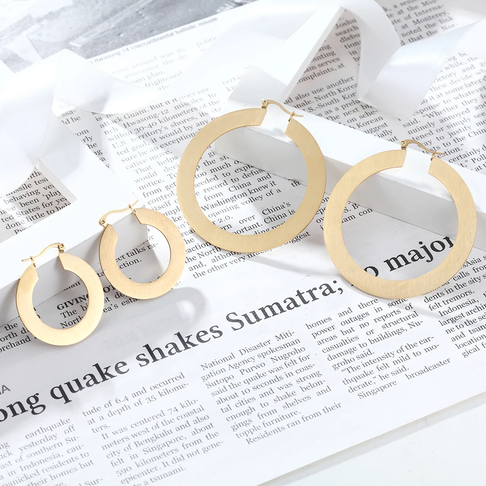 New drop-shaped hanging black round cake earrings tide women fashion wild accessories titanium steel jewelry | Украшения и