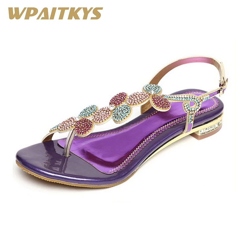 Женские сандалии со стразами фиолетовые золотые два цвета на низком каблуке с