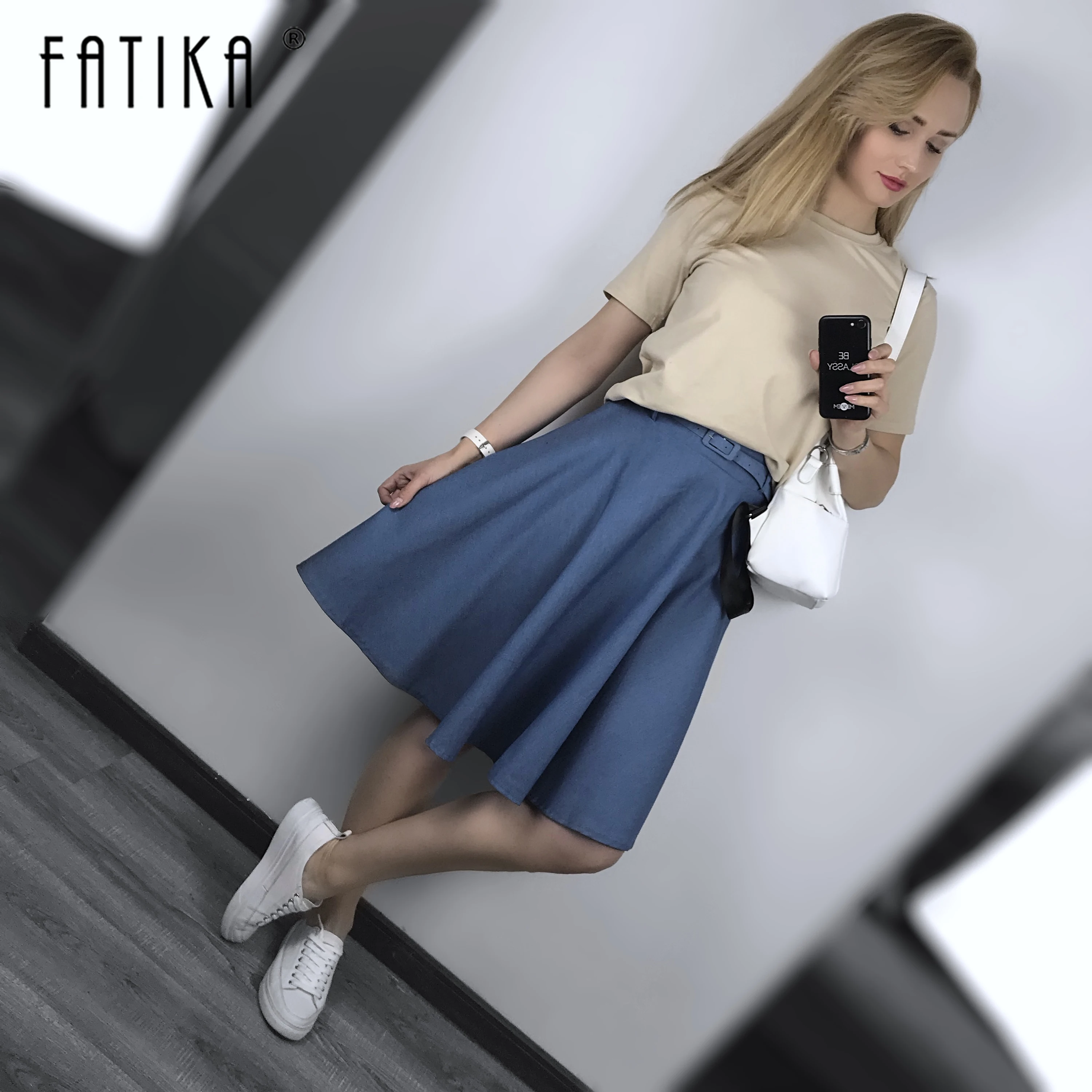FATIKA джинсовые юбки средней длины с высокой талией, Женские однотонные Повседневные Классические Юбки трапециевидной формы с поясом, горячая новинка для женщин