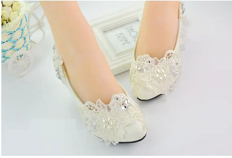 Женские туфли на среднем каблуке 4 5 см цвет слоновой кости PR1848 стильные кружевные