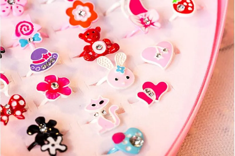 10 шт./лот цветные детские игрушки кольца наряды ролевые игры милые ювелирные