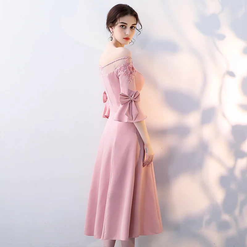 Женское коктейльное платье с открытыми плечами открытой спиной и аппликацией |