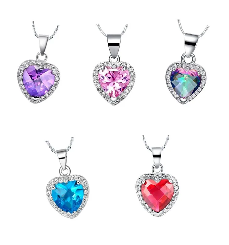 Ожерелье с кулоном в виде сердца серебристого цвета | Украшения и аксессуары