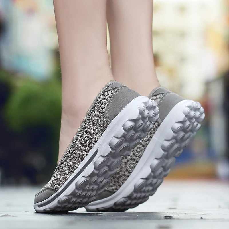 Летняя женская обувь из дышащего сетчатого материала на плоской нескользящей