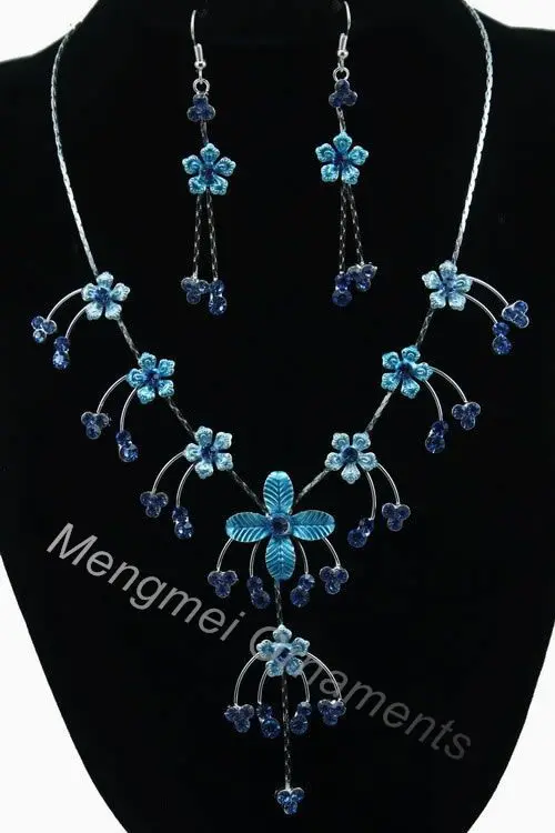 Ожерелье/серьги из эмалированного серебра с цветком и четырьмя лепестками в виде