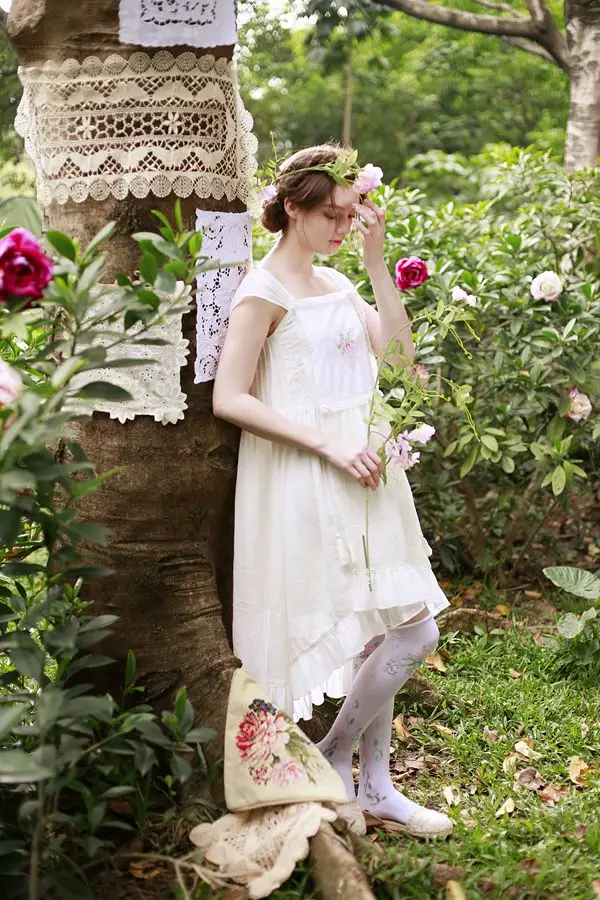 Женское летнее асимметричное платье LYNETTE'S с фиксированным кружевом на тонких