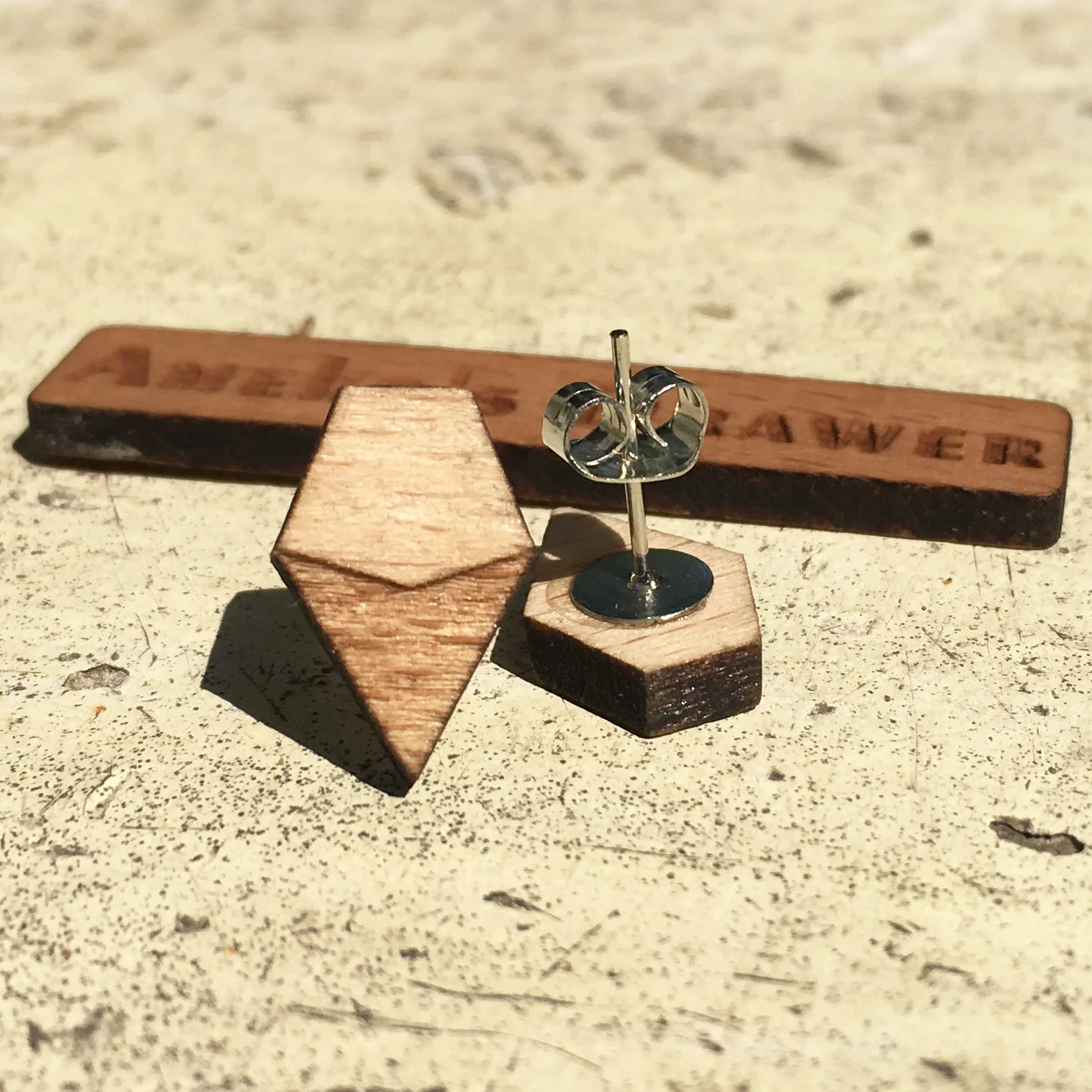 Современные лазерные экзотические серьги геометрические гвоздики