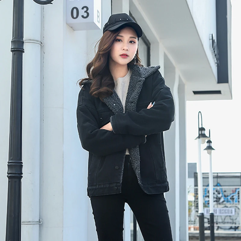 Женская джинсовая куртка с подкладкой из шкуры ягненка черная или синяя хлопка