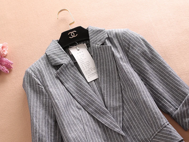 Vestido Longo Хлопковое платье в полоску три четверти с аппликацией длиной до колена