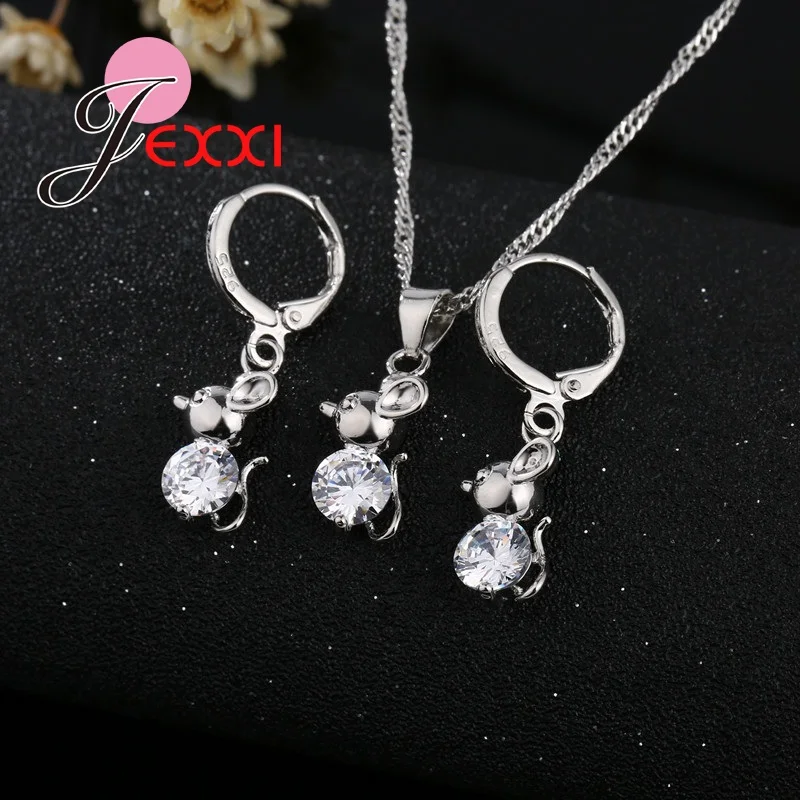 Подарок на день Святого Валентина набор серебряных украшений с красивыми