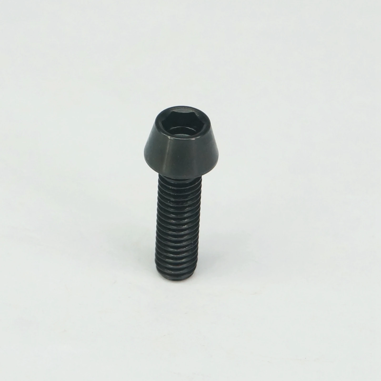 Черные шестигранные болты TC4 GR5 из титанового сплава с конической головкой 4
