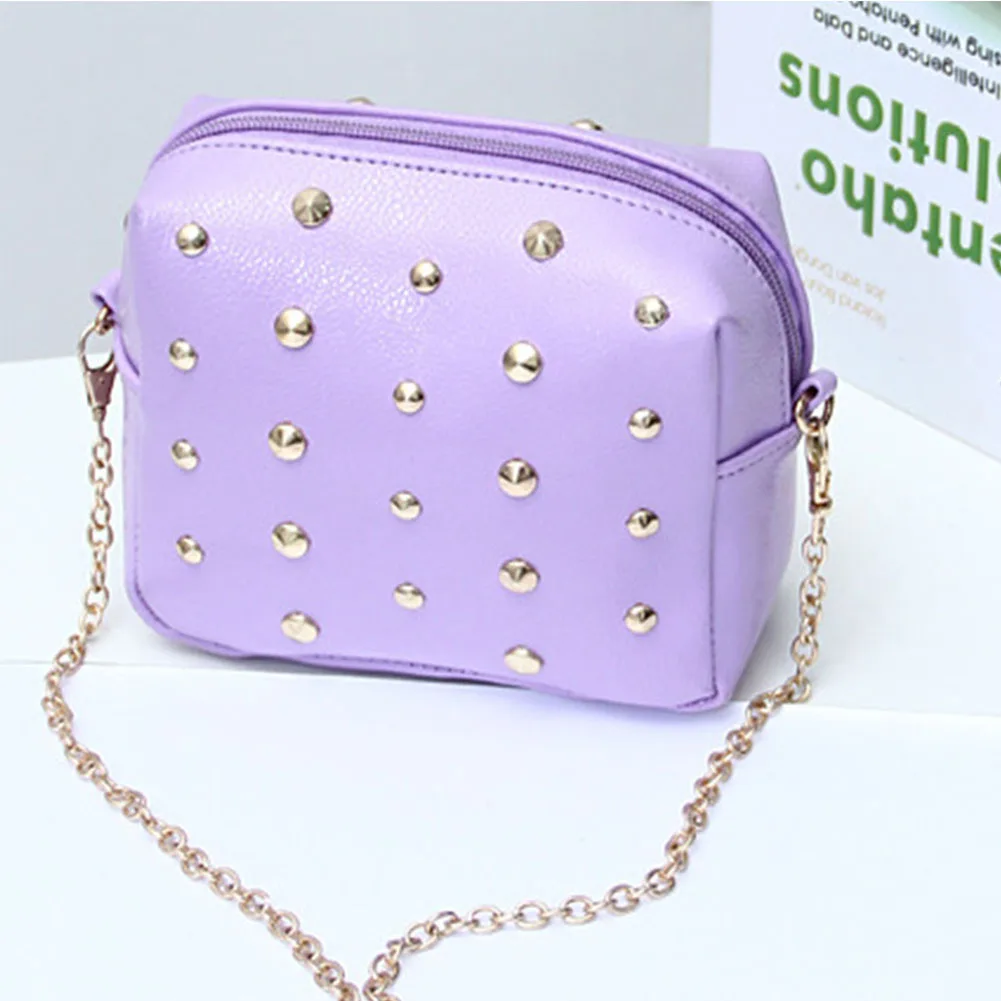 Популярная женская сумка на плечо с заклепками и цепочками маленькая мини из