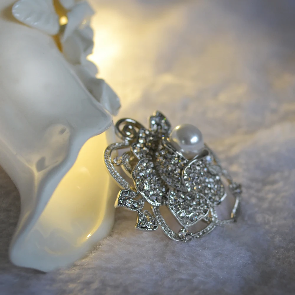 2017 новая мода горный хрусталь жемчуг роза цветок броши корсаж личность булавка