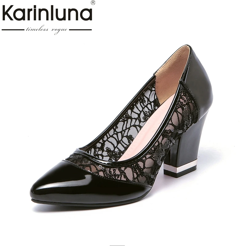 KARINLUNA/Новое поступление; женская обувь с острым носком и кружевным верхом; элегантные свадебные туфли на высоком каблуке без застежки; женские туфли-лодочки; большие размеры 33-43