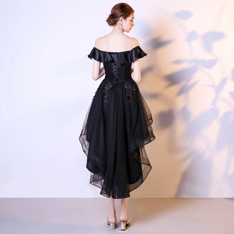 Женское вечернее платье черное со шнуровкой длиной ниже колена для