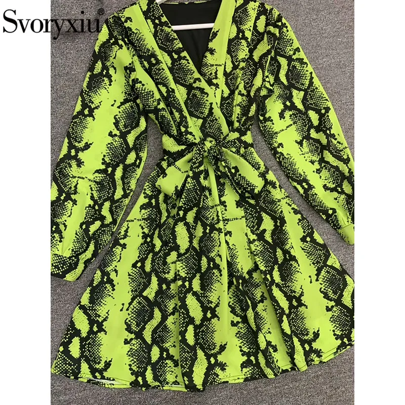 Женское платье с рукавами фонариками Svoryxiu зеленое короткое флуоресцентным