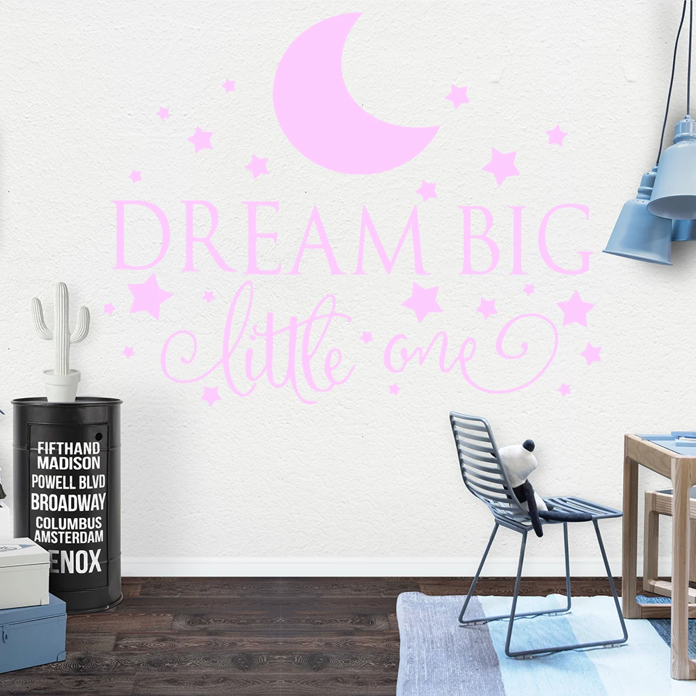 Мультфильм Dream Big малыш виниловые, с цитатами настенная декоративная наклейка для ребенка Детская комната украшения Наклейка Стикеры s фрески