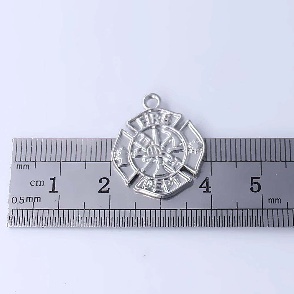 Стильный металлический с родиевым покрытием знак пожарной сигнализации