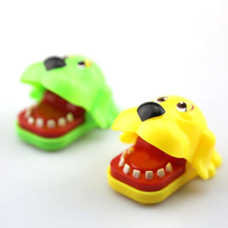 Новый большой бульдог крокодил акула рот дантиста кусает за палец игра забавная