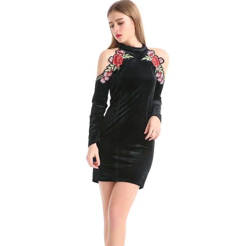 Женское бархатное платье Susi & Rita черное облегающее с длинным рукавом и открытыми