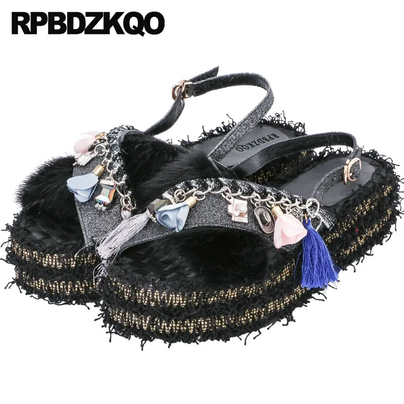 Бахромой сандалии из натуральной кожи с мехом высокого качества от известного бренда черным Роскошная