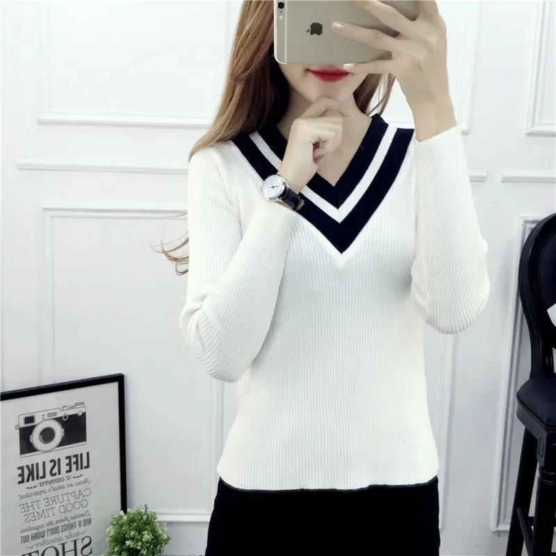 Женский свитер Vangull базовый трикотажный с треугольным вырезом на весну и лето |