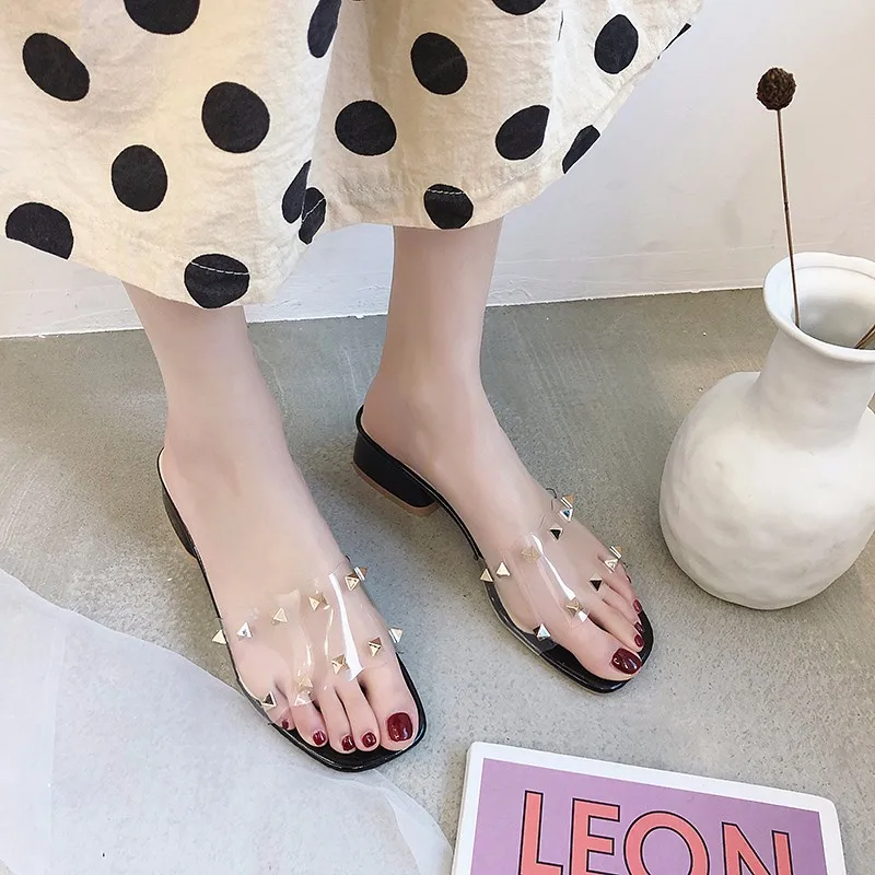Новые женские босоножки с заклепками прозрачная обувь на плоской подошве Летние