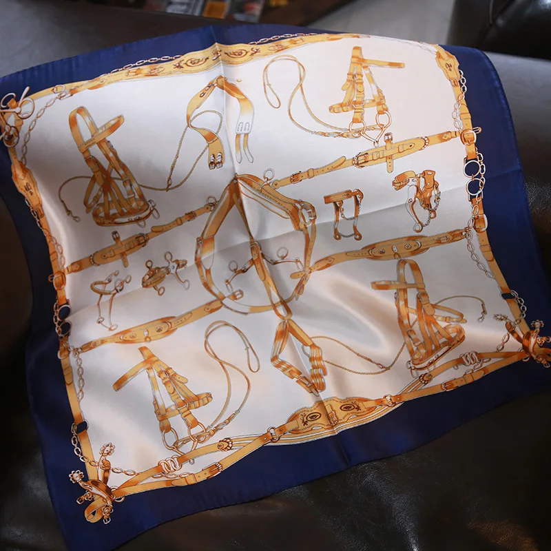 Женский шелковый шарф с принтом золотистый темно-синий кожаной пряжкой 100%