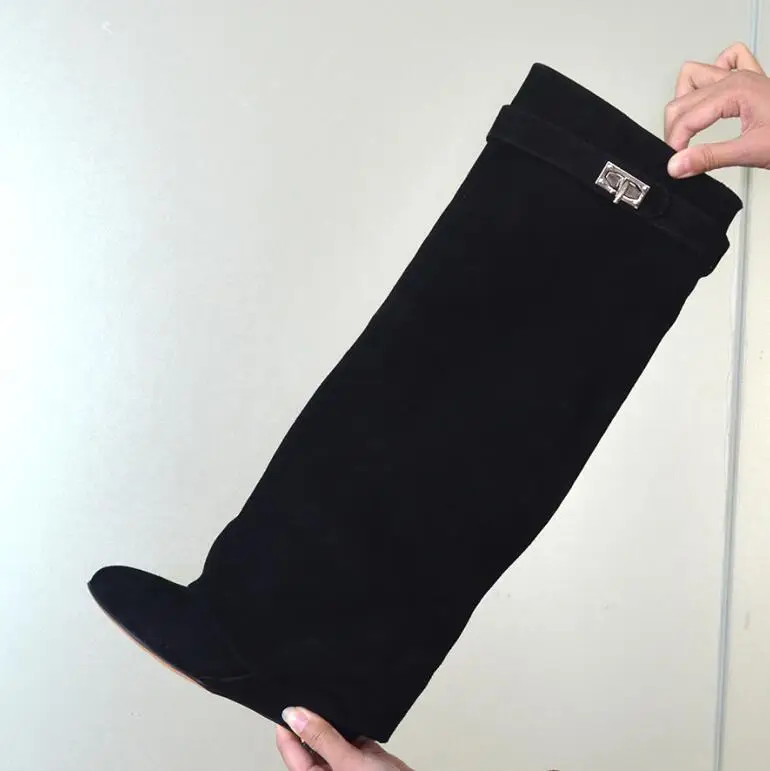 black suede JAWAKYE/Сапоги до колена с металлическим замком в виде акулы; женские дизайнерские кожаные сапоги на танкетке с острым носком; женская обувь на высоком каблуке, увеличивающая рост - Цвет: black suede