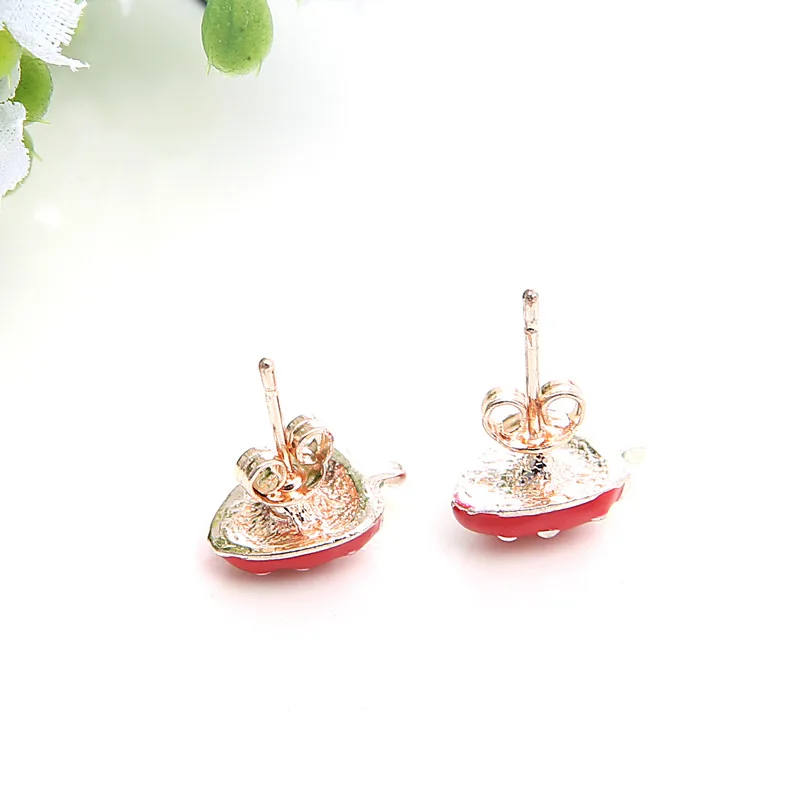 ISINYEE модные милые эмалевые серьги-гвоздики с Красной клубникой для женщин и