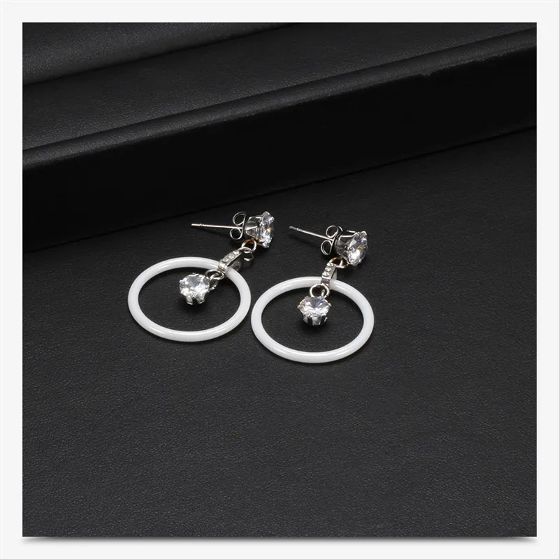 Большие круглые керамические серьги-подвески с фианитами из нержавеющей стали |