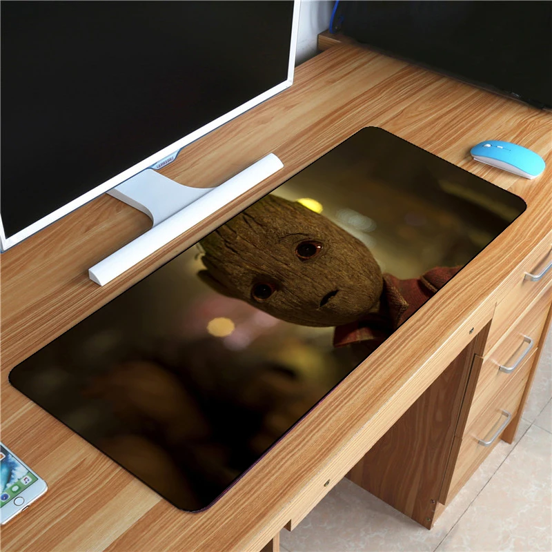 Большой коврик для мыши Groot 70x30 см игровой с енотом противоскользящий геймерский